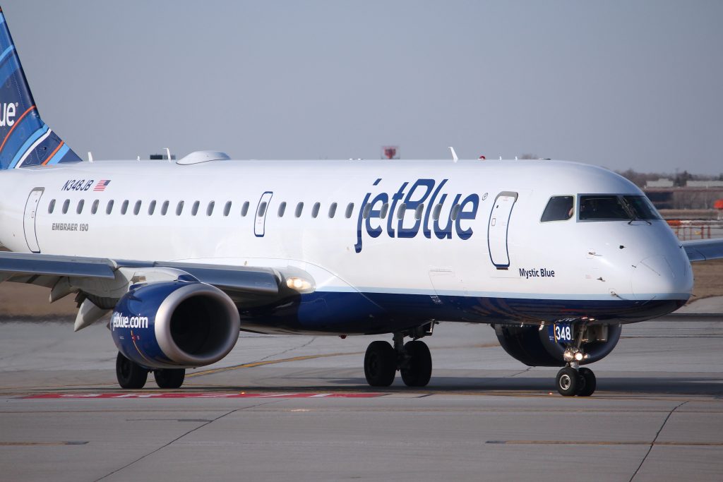 JetBlue Airways Crew Accuses Pilot