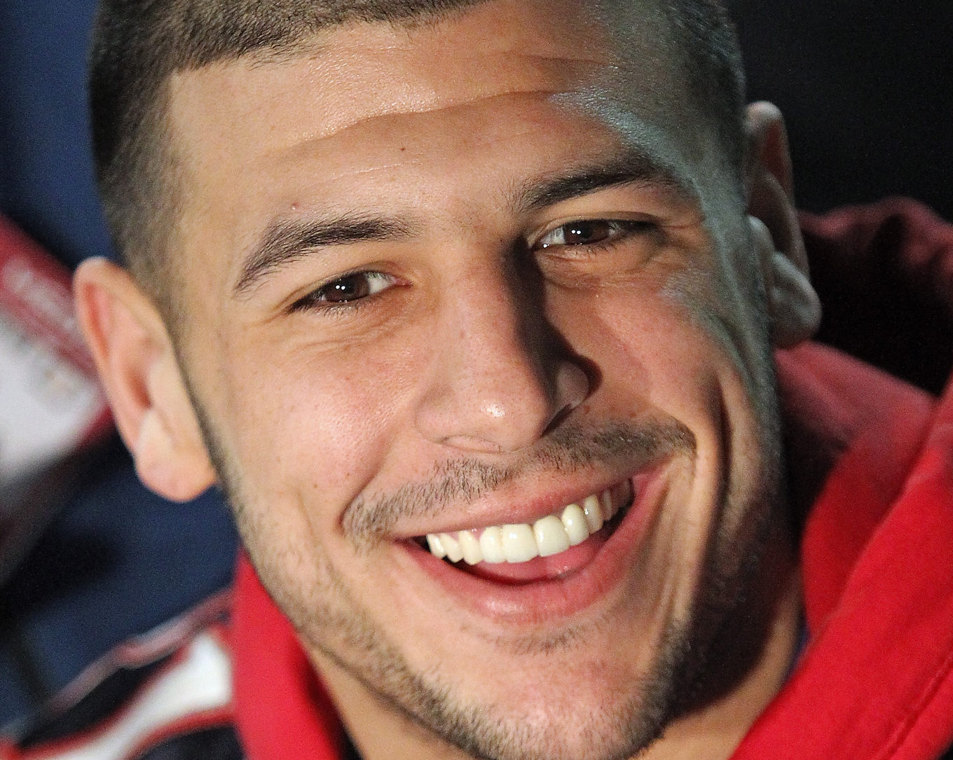 Aaron Hernandez Settles