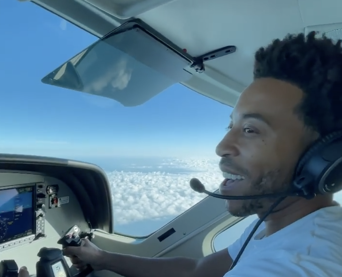 Ludacris flying plane