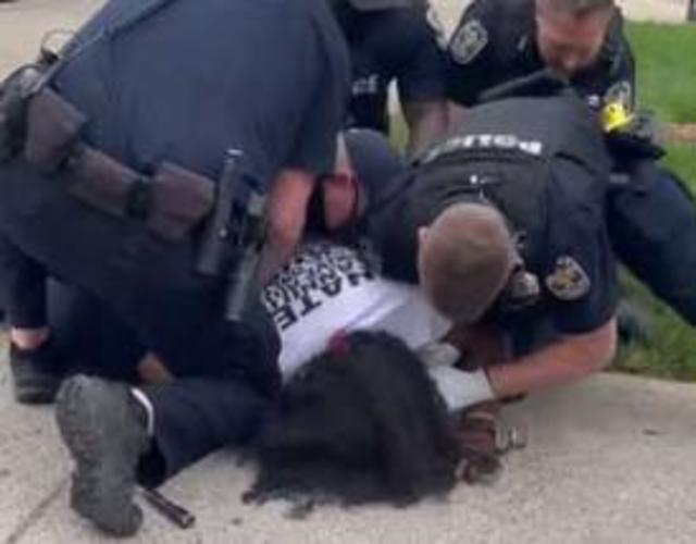 louisville police assaulting protestor