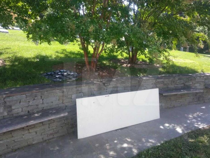 Pop Smoke Grave Vandalized