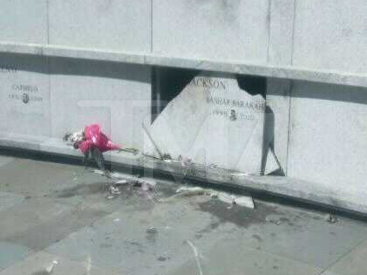 Pop Smoke Grave Vandalized