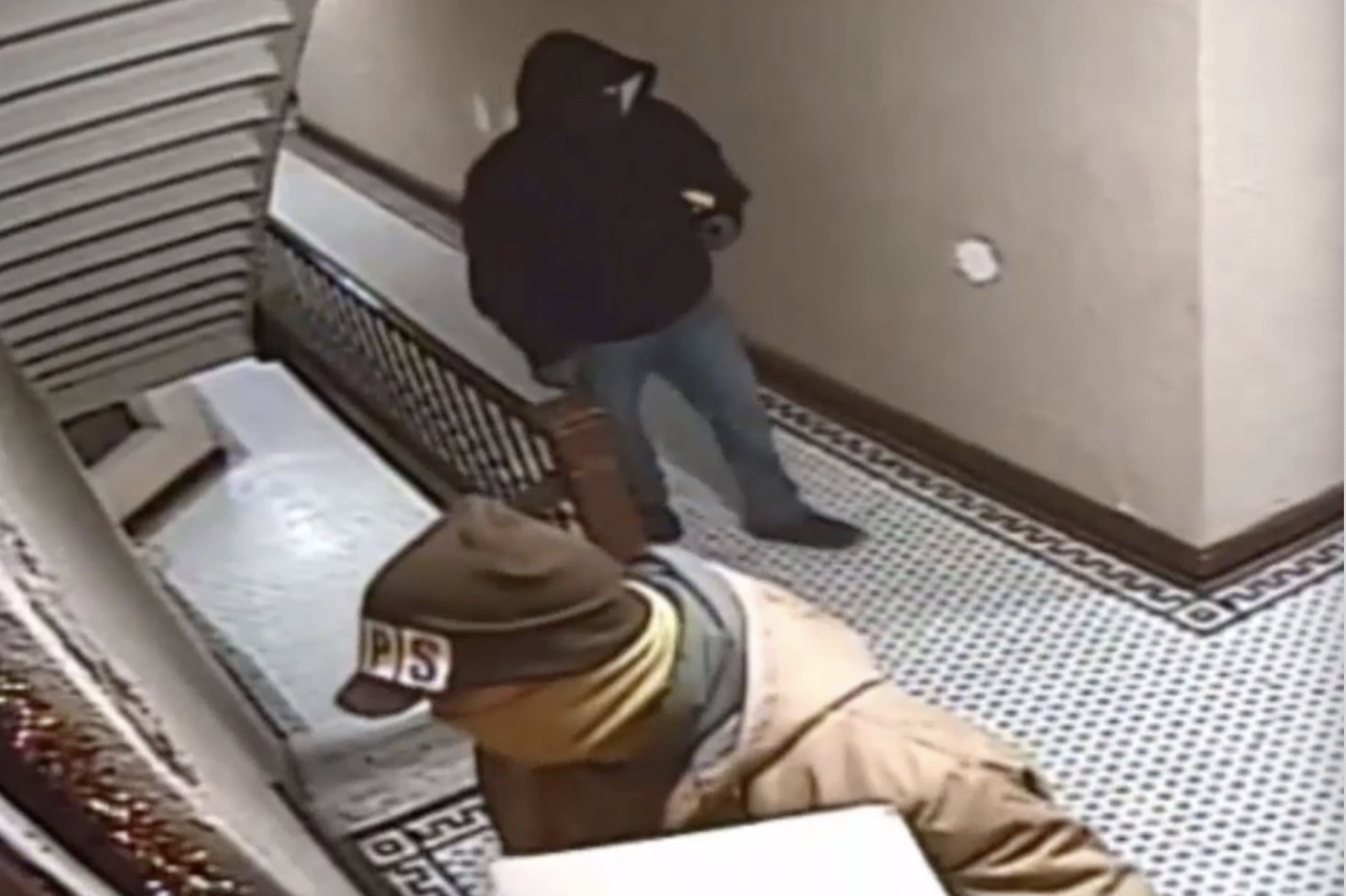 Robbers posing as UPS