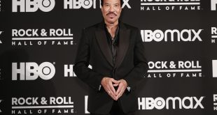Lionel Richie to Receive This Year's Icon Award at The 2022 American Music Awards