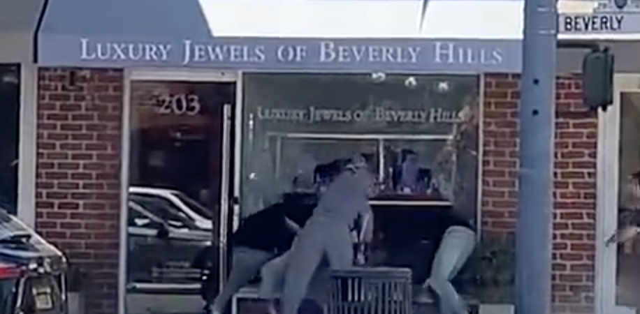 Five Robbers Caught on Video Breaking Into Jewelry Store With Sledgehammers and Stealing Up to $5M Worth of Items (Video)