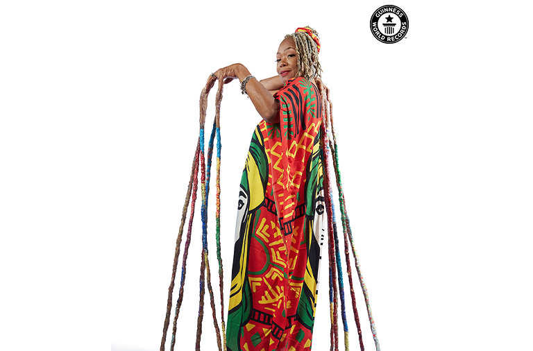 Woman with world's longest finger nails - Baller Alert Minnesota Woman Wins Guinness World Record for “Longest Fingernails on a Pair of Hands Ever" After Growing Them for 25 Years