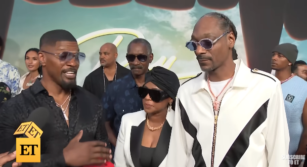 Snoop Dogg Honors Jamie Foxx By Gifting Him A Death Row Records Chain