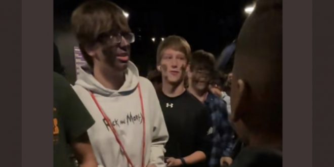 White Teenagers Exposed For Wearing Blackface And Airdropping Racist Memes To Guests While Visiting Six Flags Fright Fest [Video]