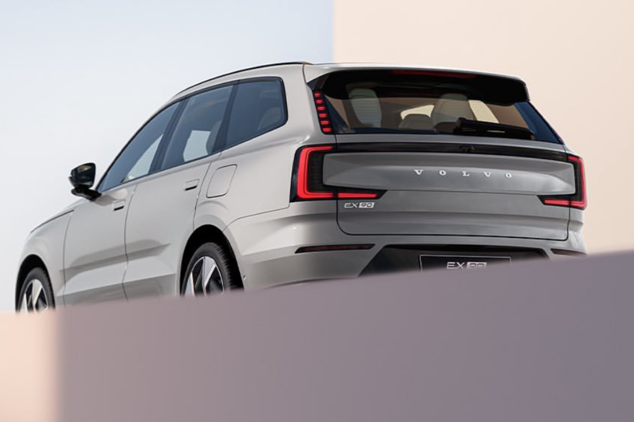 Volvo New Electric Vehicle Introduces New Lighting Technology & Can Travel Up to 300 Miles When Fully Charged