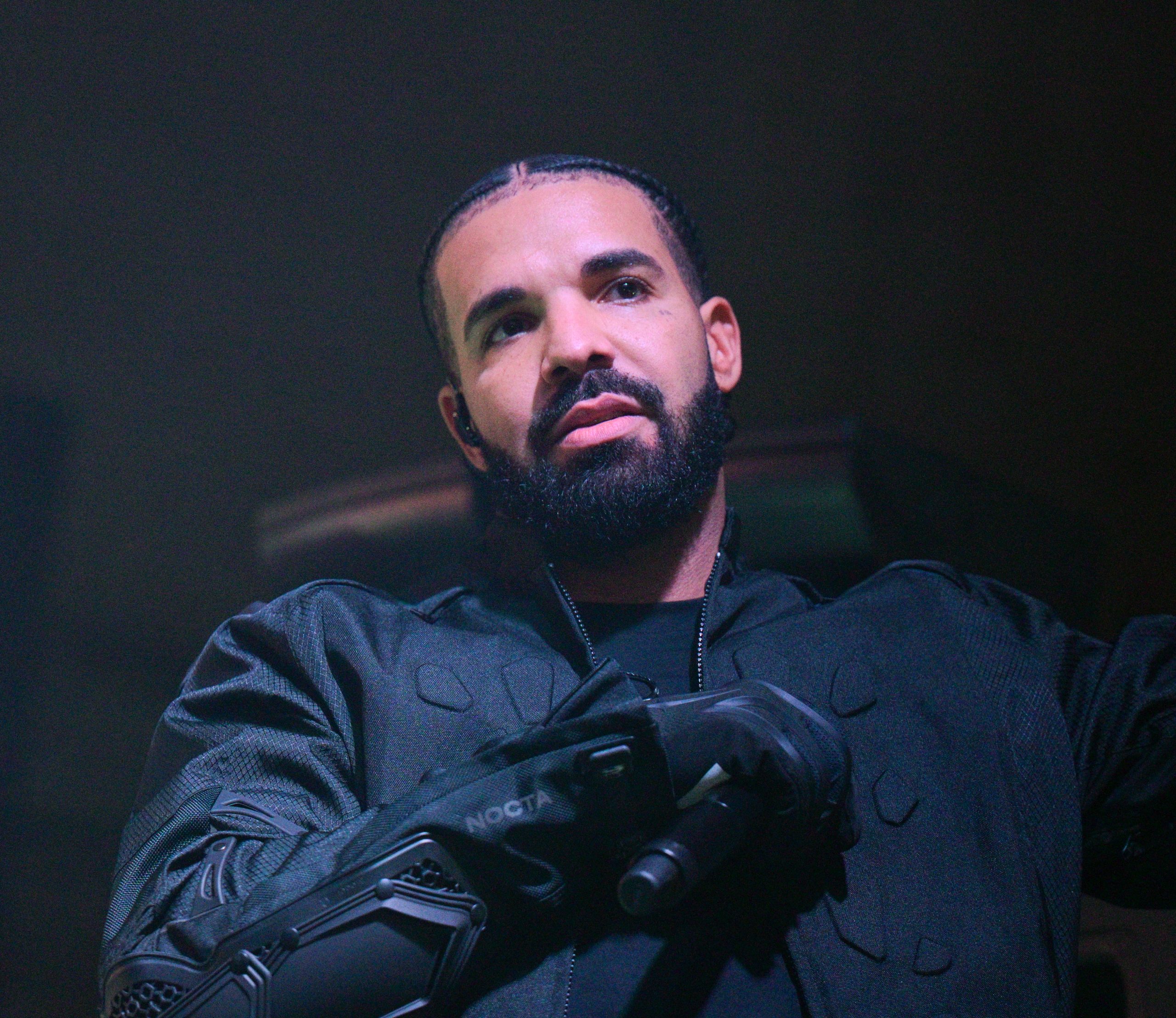 drake-asks-canada-to-expand-its-territory-so-his-friends-don-t-have-to