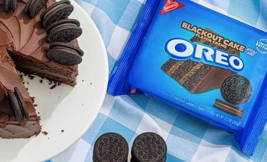 Oreo Blackout Cake Cookies Promises Two Layers Of Chocolate Creme 