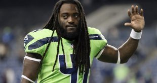 Ex-NFL and USFL Running Back Alex Collins Dies at 28 in Motorcycle Crash