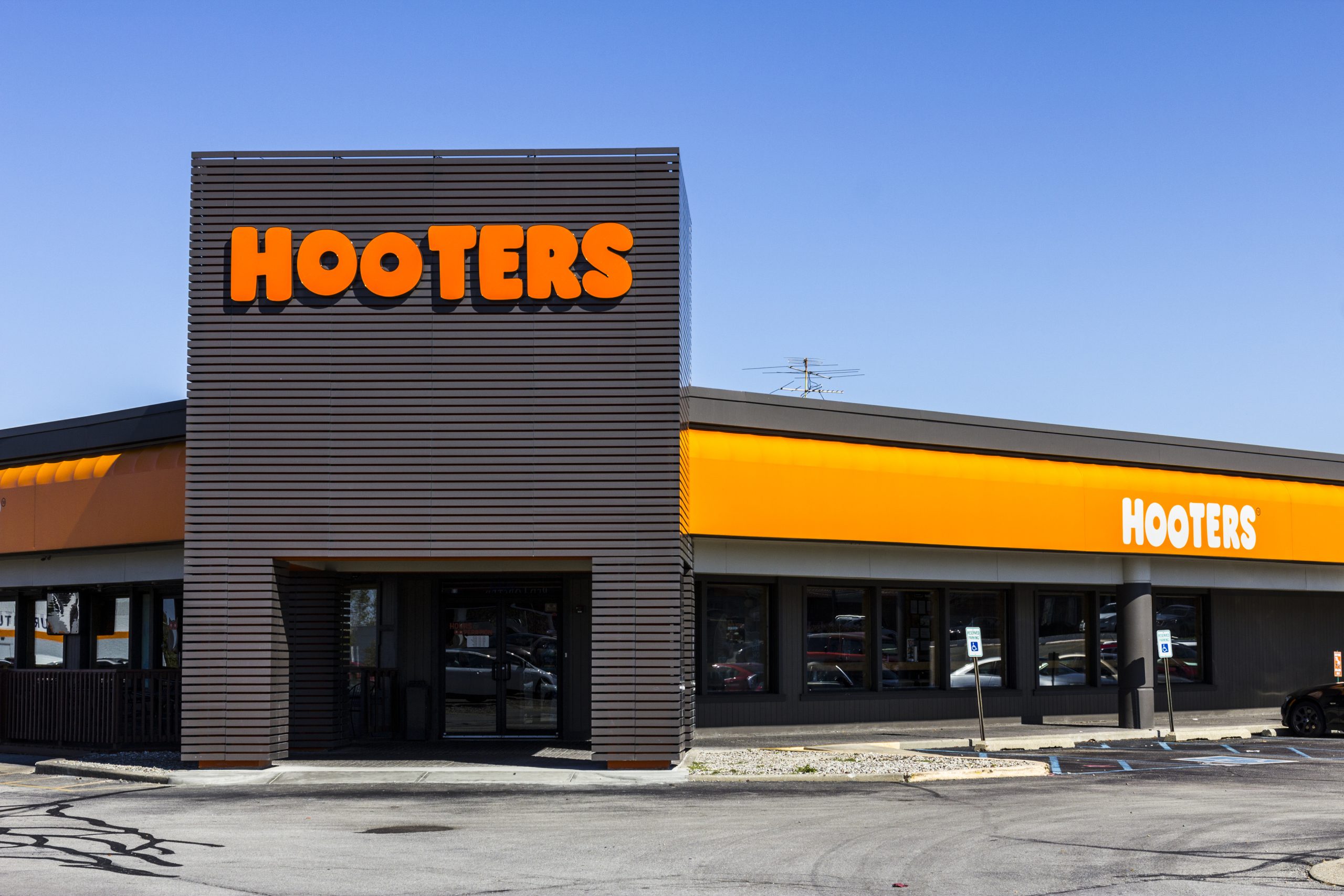 Hooters Reportedly Headed to Bankruptcy: Financial Woes Prompt Restructuring Plans