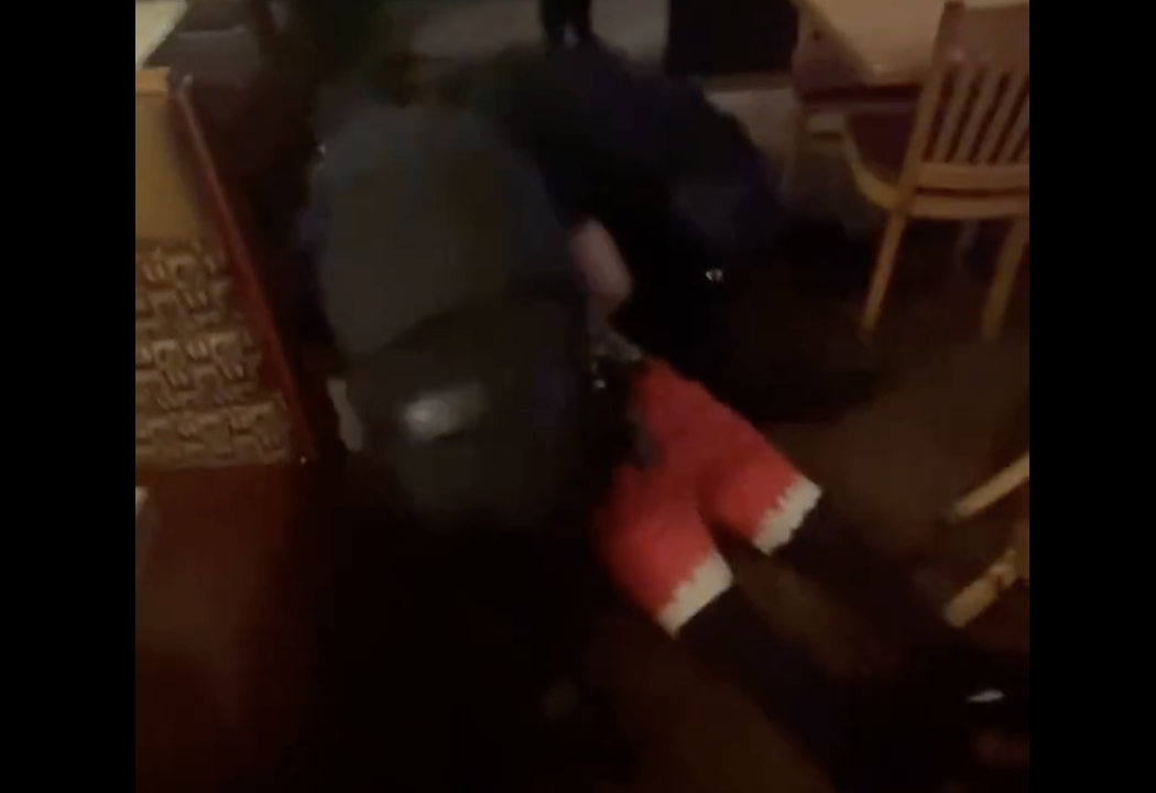 Officers Attack Innocent Applebee's Customer Holding His Child During Mistaken Identity Arrest