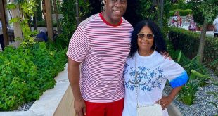Magic Johnson & Wife Cookie Honored With Commitment to End AIDS Award