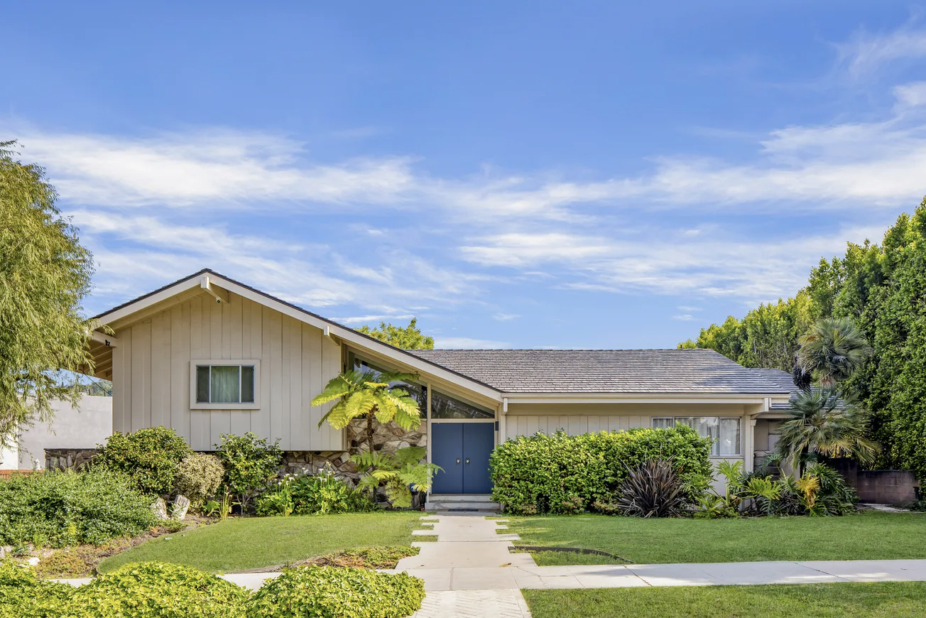 HGTV Sells 'The Brady Bunch' Home for $3.2 Million to Superfan