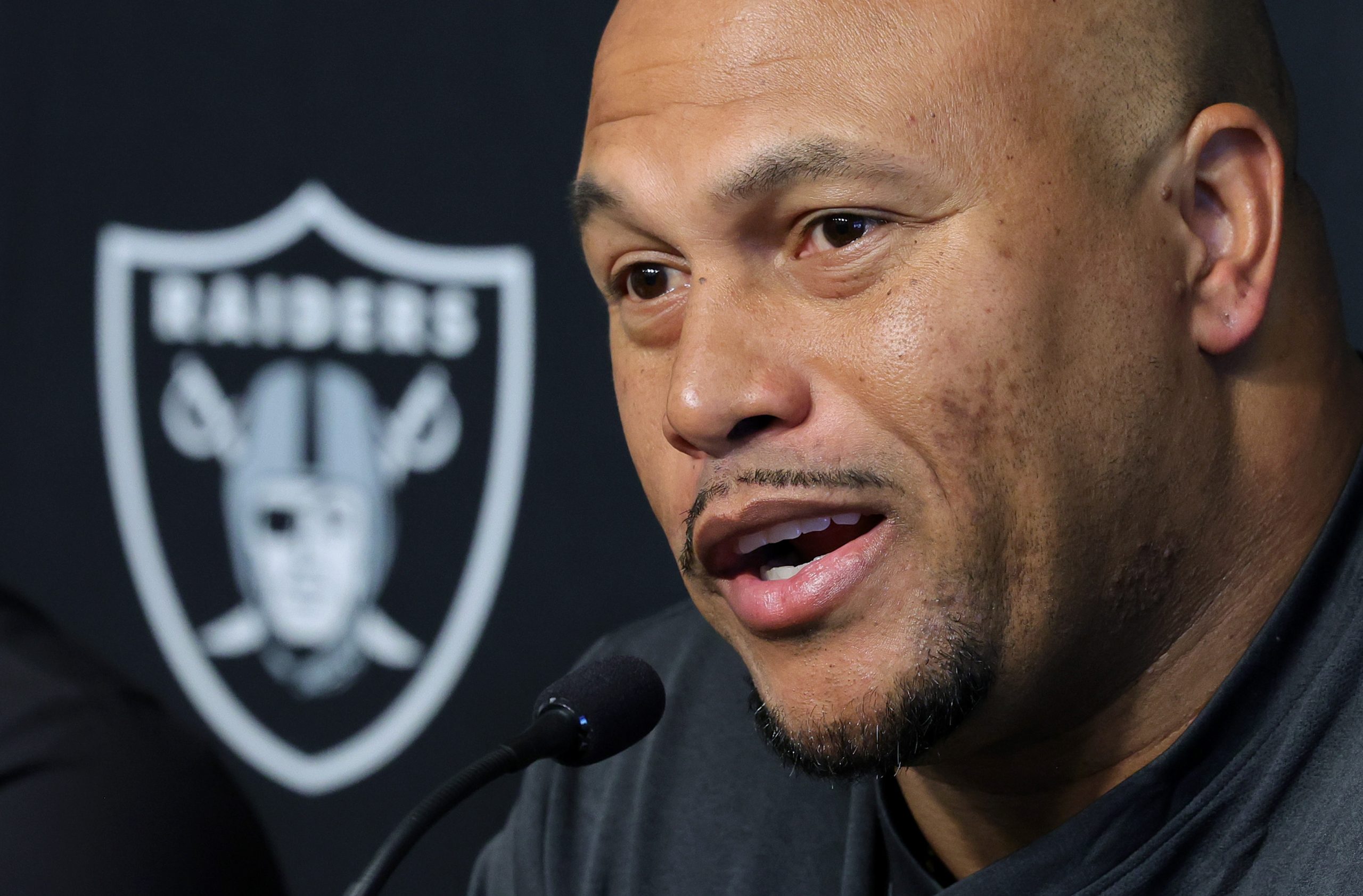 Raiders Interim HC Antonio Pierce Has Raider Nation Hype Following Josh ...