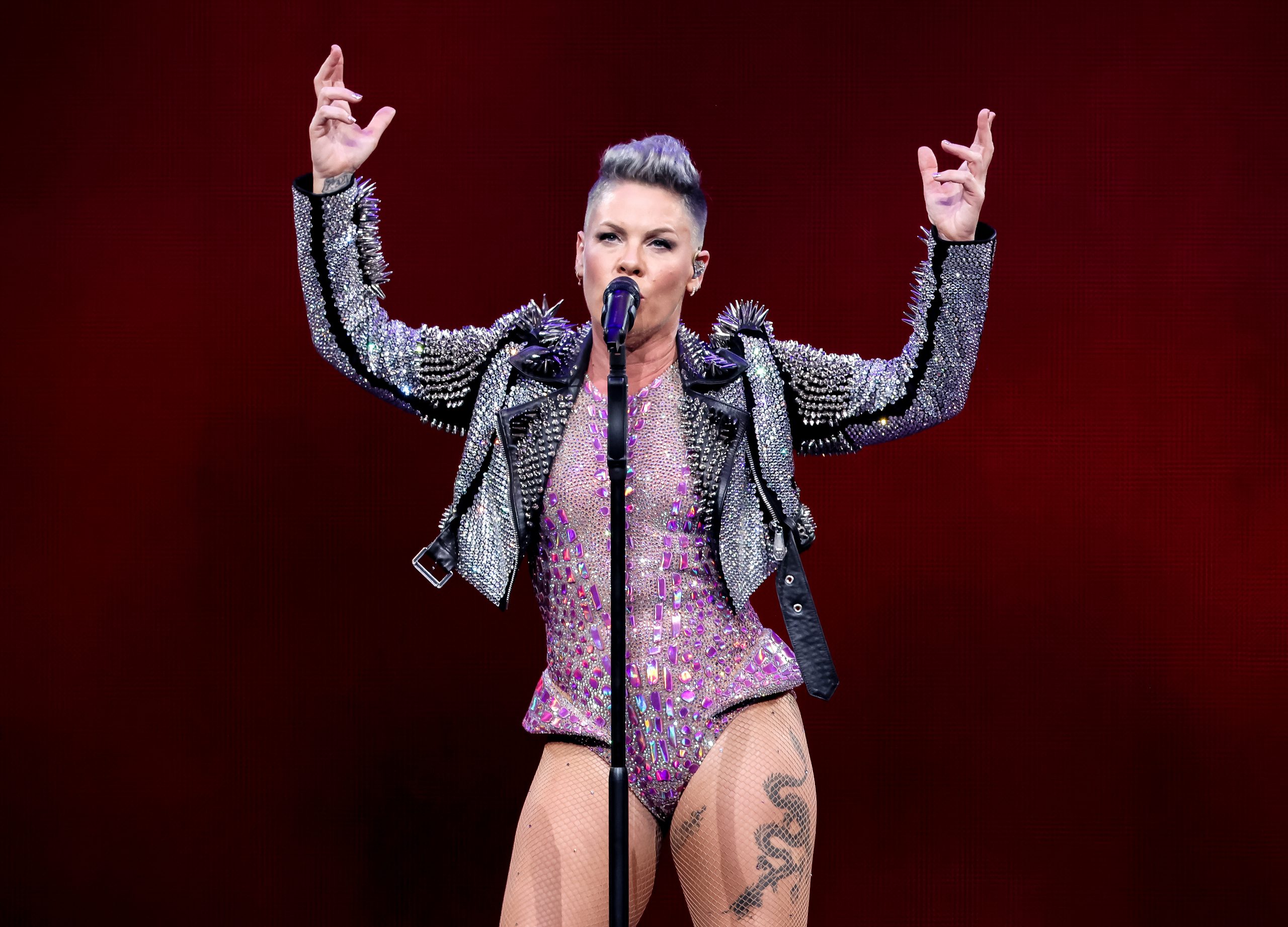 P!NK: Trust Fall Tour - Miami, FL - Baller Alert Pink Distributes Over 2,000 Banned Books on Race and Sexuality During Florida Tour Stop