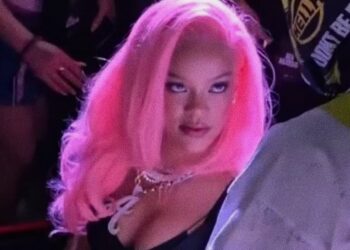 Rihanna's Pink Hair Makes a Comeback After a Decade, and Fans Are Loving It