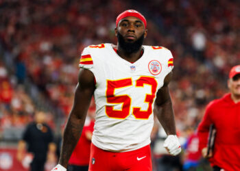 Chiefs' BJ Thompson Goes into Cardiac Arrest After Seizure During Team Meeting