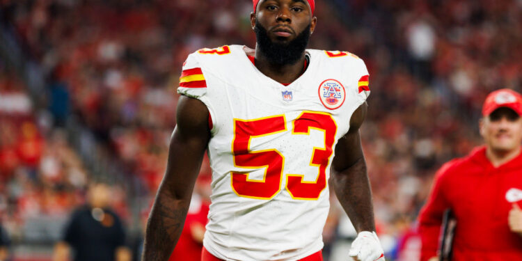 Chiefs' BJ Thompson Goes into Cardiac Arrest After Seizure During Team Meeting