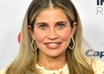 "Boy Meets World" Actress Danielle Fishel Reveals Breast Cancer Diagnosis