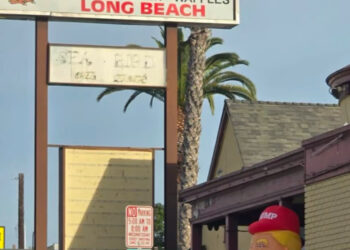 roscoe's chicken & waffles trump