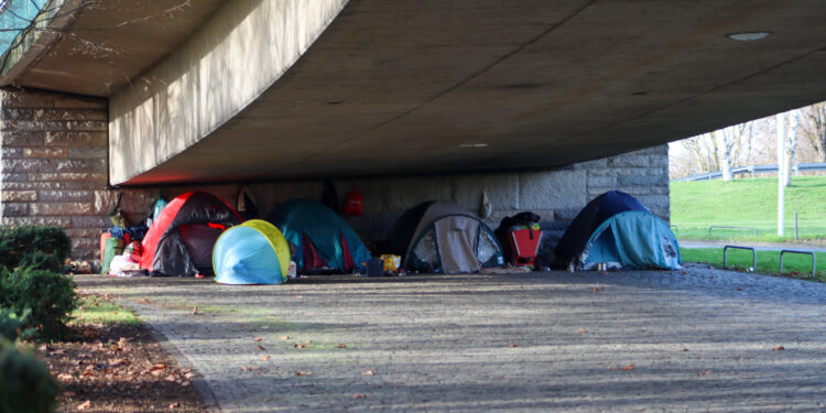 Homelessness in America Surges 18% in 2024 Amid Housing and Migration Crises