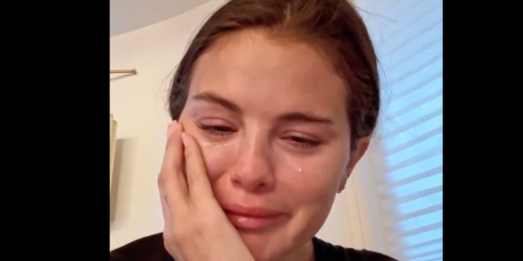 Selena Gomez Breaks Down Over Deportations: ‘All My People Are Getting Attacked’