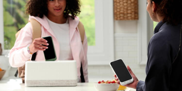 That's Baller: This Instant Power System Recharges Phones in 2 Seconds