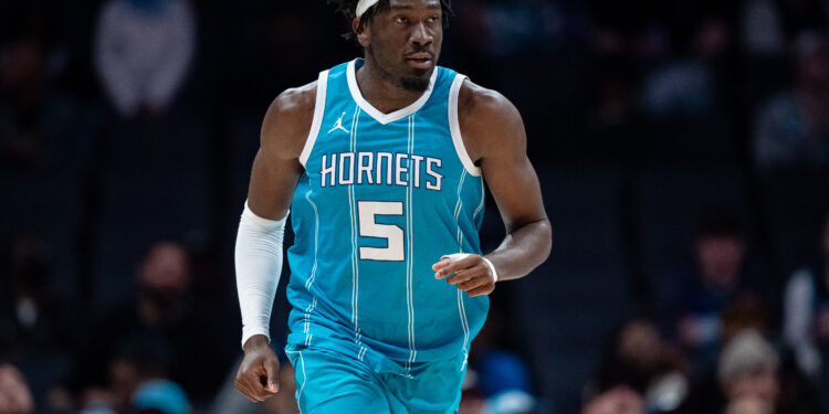 Los Angeles Lakers Acquire Big Man Mark Williams ahead of NBA Trade Deadline