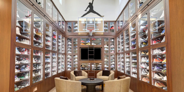 Arizona Mansion With 0K “Jordan Room” - Baller Alert Arizona Mansion With $300K “Jordan Room”