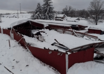 Terrifying Snowstorm Triggers Dozens of Roof Collapses in Central New York [Video]