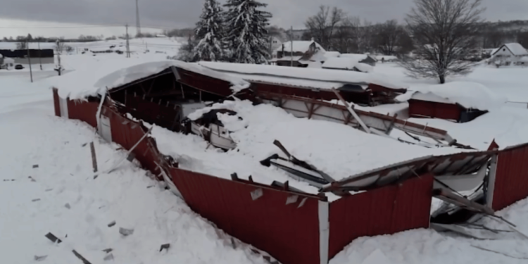 Terrifying Snowstorm Triggers Dozens of Roof Collapses in Central New York [Video]