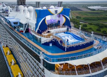 Cruise Ships Forced to Stay at Sea as Cyclone Alfred Approaches Brisbane