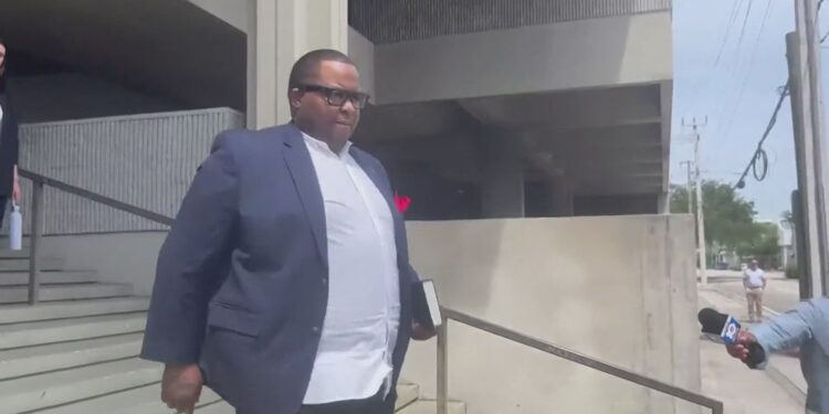 Sean Kingston’s Fraud Trial Begins in Florida Alongside His Mother