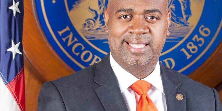 Newark Mayor Ras Baraka Arrested at ICE Facility