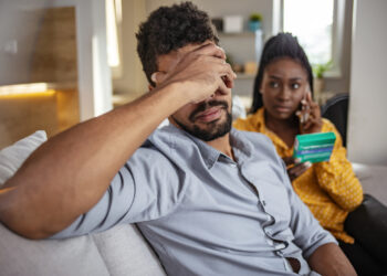 He’s Not That Into You—And Here’s How He’s Showing You Without Saying a Word