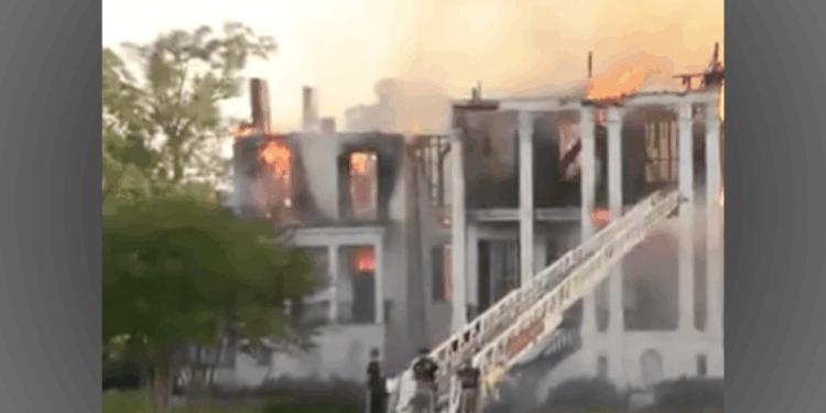 Nottoway Plantation, Which Once Enslaved Over 100 Black People, Burns to the Ground in Louisiana Fire [Video]