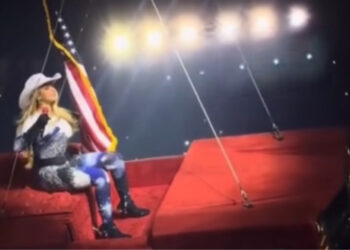 Beyoncé’s “16 Carriages” Performance Turns Tense as Suspended Car Stalls Midair at NRG Stadium [Video]
