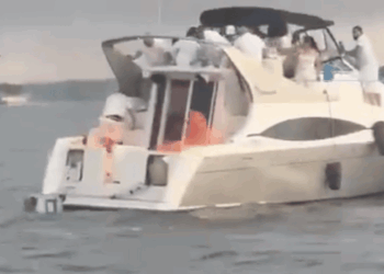 New York Boat Goes Up in Flames — 22 Jump Overboard to Escape Horror Blast [Video]