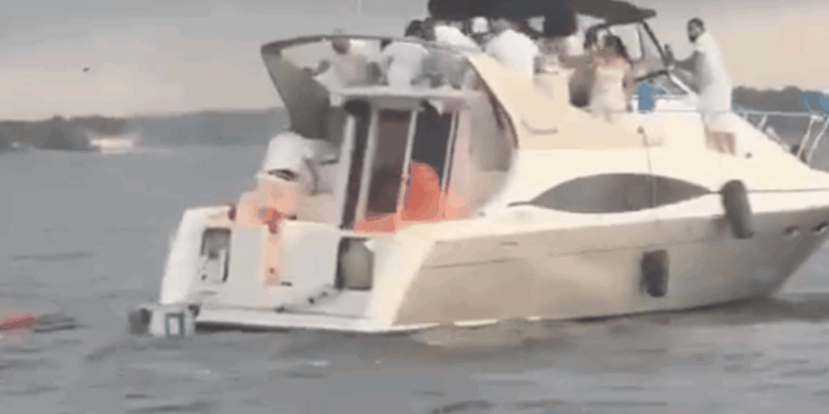 New York Boat Goes Up in Flames — 22 Jump Overboard to Escape Horror Blast [Video]