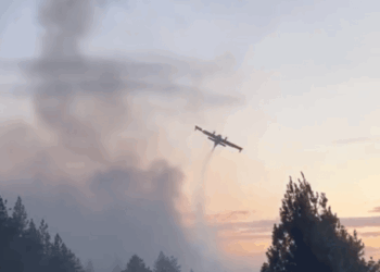 Oregon Wildfire Torches Homes, Forces Hundreds to Evacuate as Blaze Hits 3,500 Acres [Video]