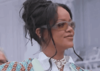 That’s Baller: Rihanna Sports $70K Pearl Necklace During Paris Fashion Week [Video]
