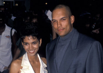 David Justice Says Ex-Wife Halle Berry Proposed After 5 Months, Claims She Let Abuse Rumors Linger [Video]