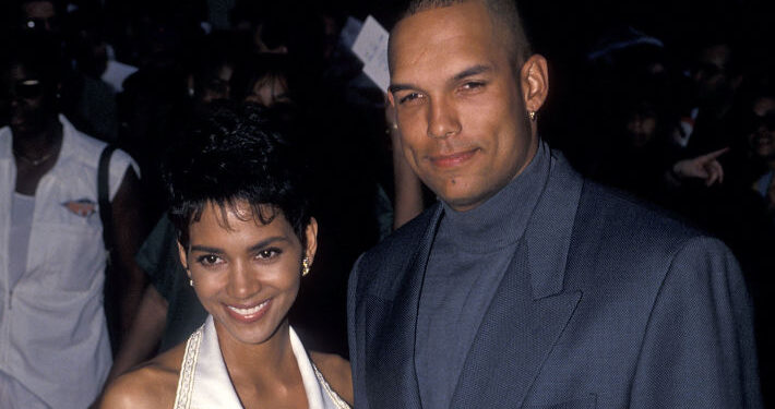 David Justice Says Ex-Wife Halle Berry Proposed After 5 Months, Claims She Let Abuse Rumors Linger [Video]