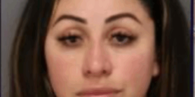 Florida Woman Arrested for Pretending to Be Dentist, Used Nail Glue for Veneers