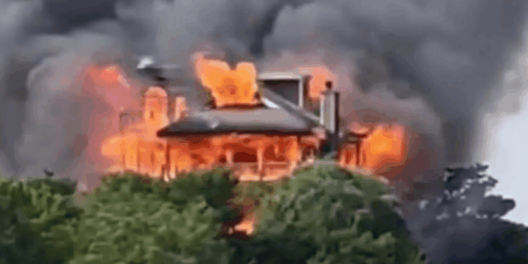 South Carolina Judge’s Home Engulfed in Flames After Trump Administration Criticism [Video]