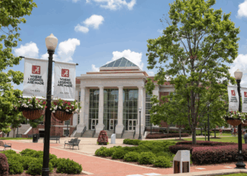 University of Alabama Halts Student Magazines Centered on Black and Women's Issues Following DEI Memo