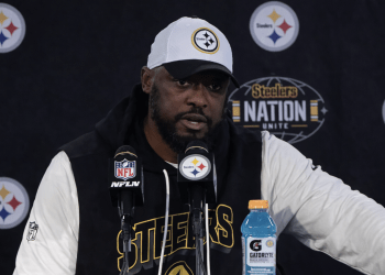 Mike Tomlin Steps Down as Steelers Head Coach After 19 Seasons